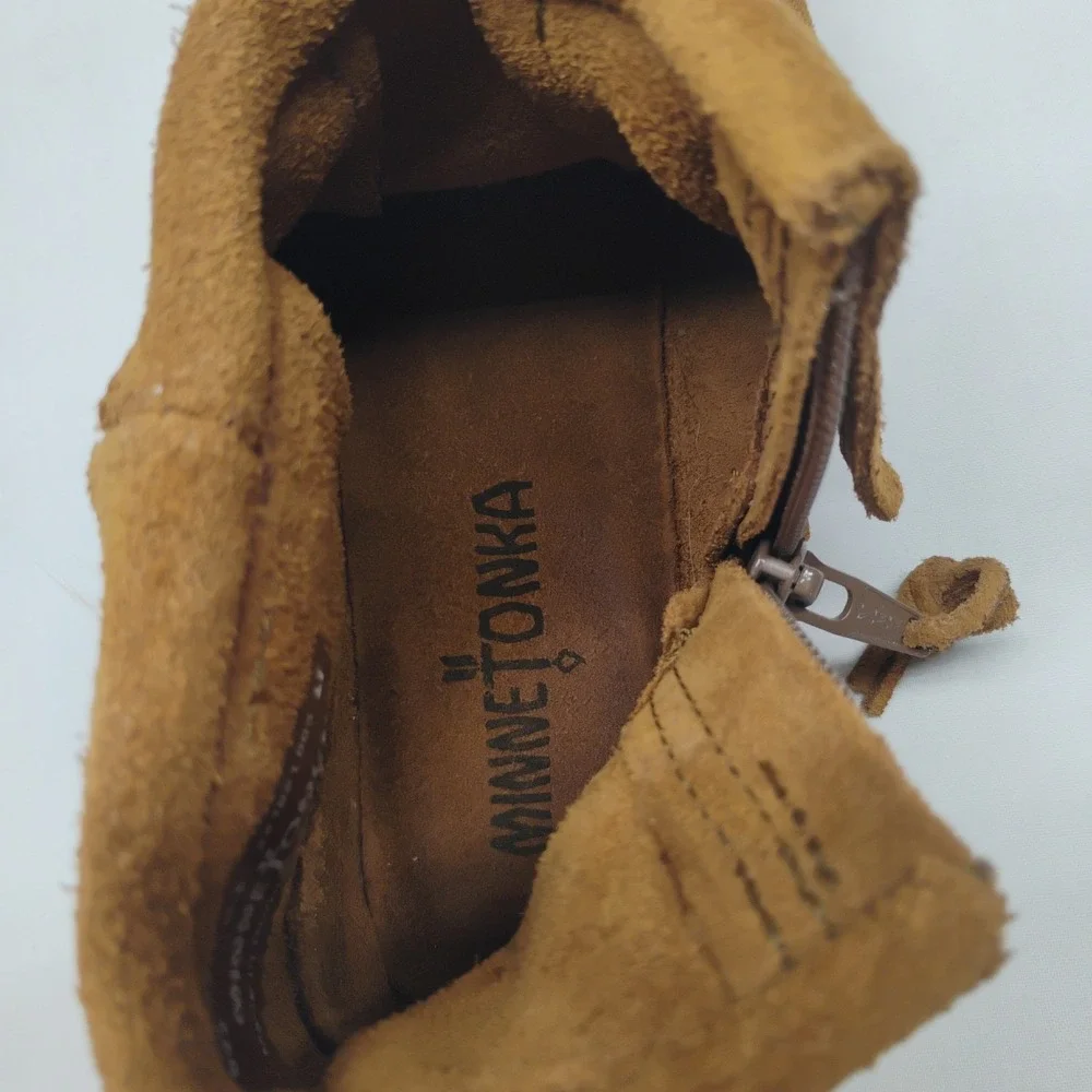 Minnetonka 6.5 Concho Ankle Boots Fringe Native Moccasins Boho Western Bead Boot